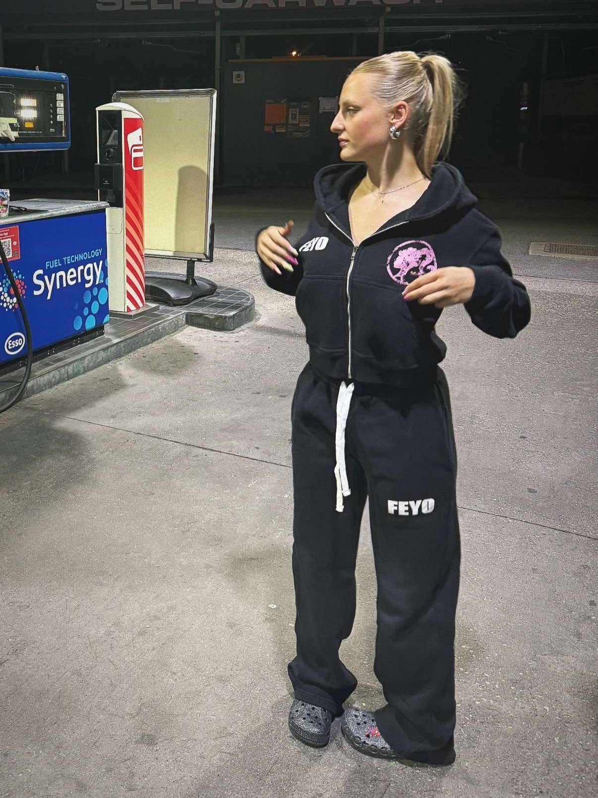 WHY BE SAD ZIP HOODIE BLACK - CROPPED